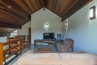 Casa - Sobrado com 3 dormitórios (sendo 0 suite(s)) a 250,00 metros praia.