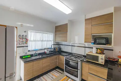 Casa - Sobrado com 3 dormitórios (sendo 0 suite(s)) a 250,00 metros praia.