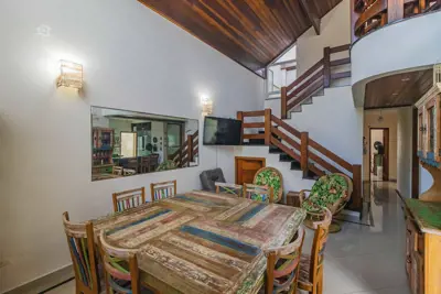 Casa - Sobrado com 3 dormitórios (sendo 0 suite(s)) a 250,00 metros praia.