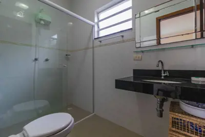 Casa - Sobrado com 3 dormitórios (sendo 0 suite(s)) a 250,00 metros praia.