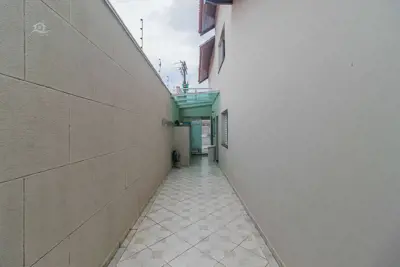 Casa - Sobrado com 3 dormitórios (sendo 0 suite(s)) a 250,00 metros praia.