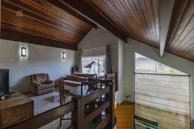 Casa - Sobrado com 3 dormitórios (sendo 0 suite(s)) a 250,00 metros praia.