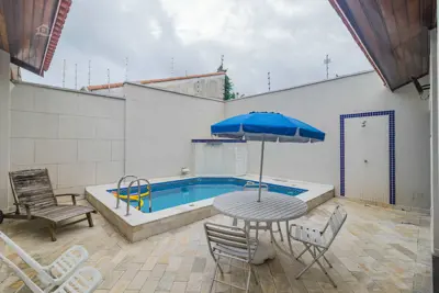 Casa - Sobrado com 3 dormitórios (sendo 0 suite(s)) a 250,00 metros praia.
