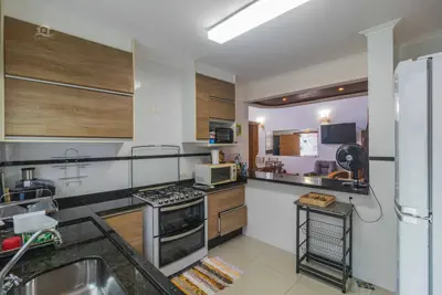 Casa - Sobrado com 3 dormitórios (sendo 0 suite(s)) a 250,00 metros praia.