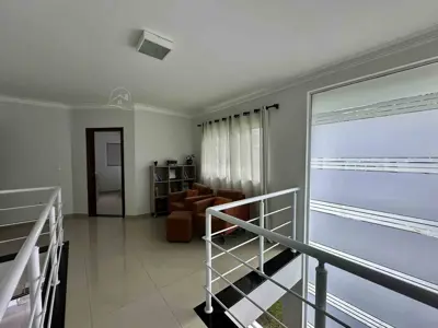 Casa - Sobrado com 4 quartos (sendo 4 suite(s)) a 500,00 metros praia.