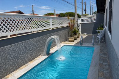 Casa - Térrea com 3 quartos (sendo 1 suite(s)) a 850 metros praia.