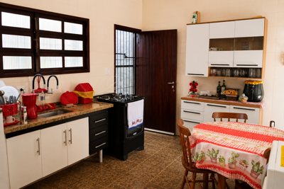 Casa - Térrea com 3 quartos (sendo 1 suite(s)) a 850 metros praia.
