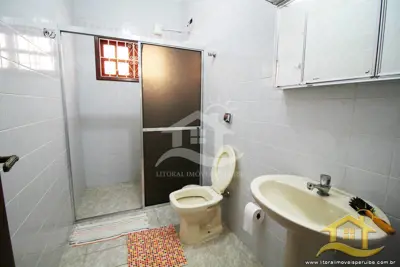 Casa - Térrea com piscina com 3 dormitórios (sendo 1 suite(s)) a 0,00 metros praia.