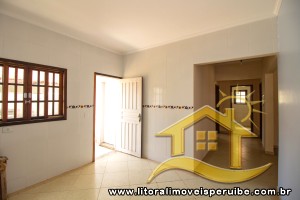 Casa - Assobradada com 4 dormitórios (sendo 1 suite(s)) a 300,00 metros praia.