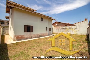 Casa - Assobradada com 4 dormitórios (sendo 1 suite(s)) a 300,00 metros praia.