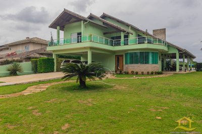 Casa - Sobrado com 4 dormitórios (sendo 4 suite(s)) a 3,00 metros praia.