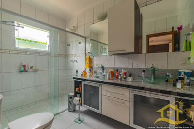 Casa - Sobrado com 4 dormitórios (sendo 4 suite(s)) a 3,00 metros praia.