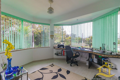 Casa - Sobrado com 4 dormitórios (sendo 4 suite(s)) a 3,00 metros praia.