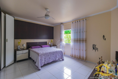 Casa - Sobrado com 4 dormitórios (sendo 4 suite(s)) a 3,00 metros praia.