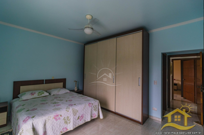 Casa - Sobrado com 4 dormitórios (sendo 4 suite(s)) a 3,00 metros praia.