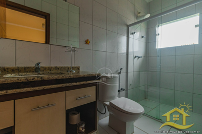 Casa - Sobrado com 4 dormitórios (sendo 4 suite(s)) a 3,00 metros praia.