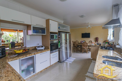 Casa - Sobrado com 4 dormitórios (sendo 4 suite(s)) a 3,00 metros praia.