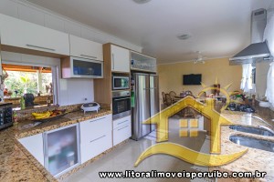 Casa - Sobrado com 4 dormitórios (sendo 4 suite(s)) a 3,00 metros praia.