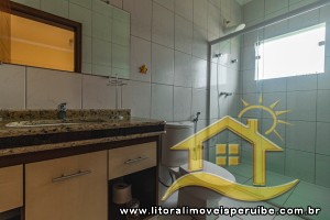 Casa - Sobrado com 4 dormitórios (sendo 4 suite(s)) a 3,00 metros praia.