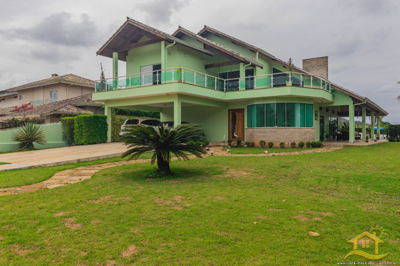 Casa - Sobrado com 4 dormitórios (sendo 4 suite(s)) a 3,00 metros praia.