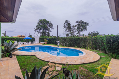 Casa - Sobrado com 4 dormitórios (sendo 4 suite(s)) a 3,00 metros praia.