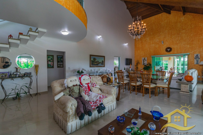 Casa - Sobrado com 4 dormitórios (sendo 4 suite(s)) a 3,00 metros praia.