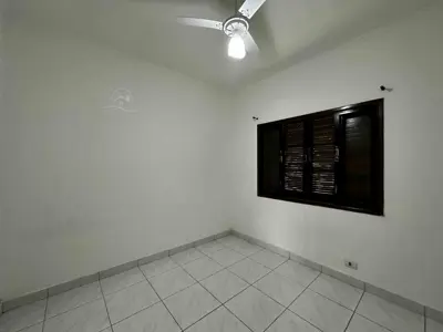 Casa - Térrea com 2 quartos (sendo 1 suite(s)) a 700,00 metros praia.