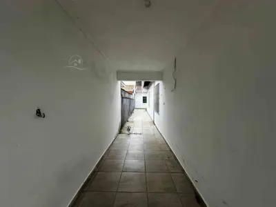 Casa - Térrea com 2 quartos (sendo 1 suite(s)) a 700,00 metros praia.