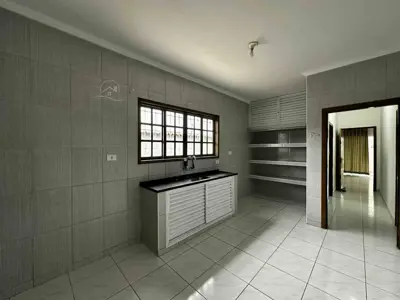 Casa - Térrea com 2 quartos (sendo 1 suite(s)) a 700,00 metros praia.