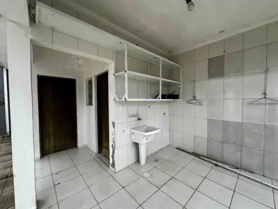 Casa - Térrea com 2 quartos (sendo 1 suite(s)) a 700,00 metros praia.