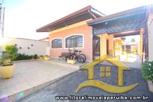 Casa - Térrea com piscina com 3 quartos (sendo 1 suite(s)) a 200,00 metros praia.