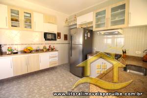 Casa - Térrea com piscina com 3 quartos (sendo 1 suite(s)) a 200,00 metros praia.