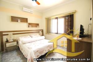 Casa - Térrea com piscina com 3 quartos (sendo 1 suite(s)) a 200,00 metros praia.