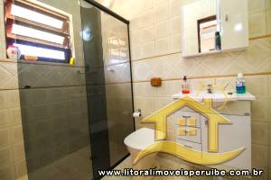 Casa - Térrea com piscina com 3 quartos (sendo 1 suite(s)) a 200,00 metros praia.