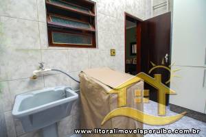 Casa - Térrea com piscina com 3 quartos (sendo 1 suite(s)) a 200,00 metros praia.
