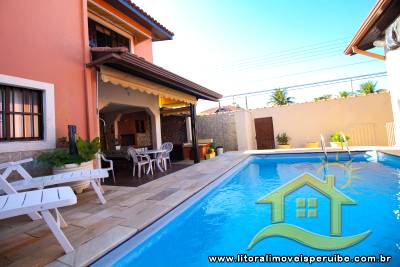 Casa - Térrea com piscina com 3 quartos (sendo 1 suite(s)) a 200,00 metros praia.