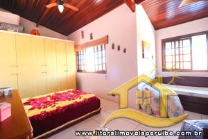 Casa - Térrea com piscina com 3 quartos (sendo 1 suite(s)) a 200,00 metros praia.