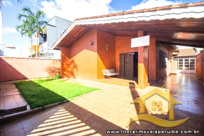Casa - Térrea com 3 dormitórios (sendo 1 suite(s)) a 200,00 metros praia.