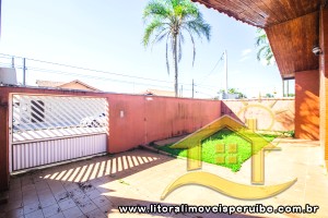 Casa - Térrea com 3 dormitórios (sendo 1 suite(s)) a 200,00 metros praia.