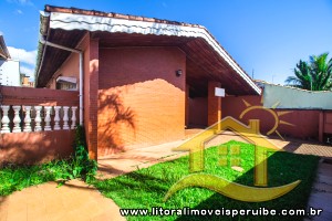 Casa - Térrea com 3 dormitórios (sendo 1 suite(s)) a 200,00 metros praia.