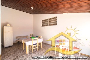 Casa - Térrea com 3 dormitórios (sendo 1 suite(s)) a 200,00 metros praia.