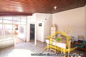 Casa - Térrea com 3 dormitórios (sendo 1 suite(s)) a 200,00 metros praia.