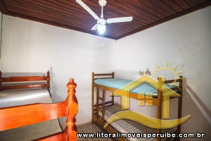 Casa - Térrea com 3 dormitórios (sendo 1 suite(s)) a 200,00 metros praia.