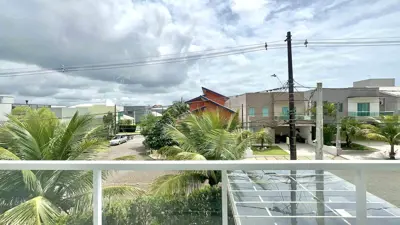 Casa - Sobrado Triplex com 5 quartos (sendo 5 suite(s)) a 1000,00 metros praia.