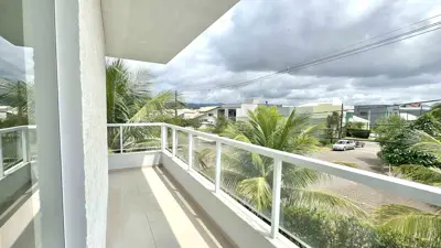 Casa - Sobrado Triplex com 5 quartos (sendo 5 suite(s)) a 1000,00 metros praia.