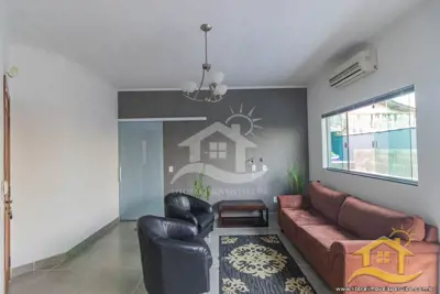 Casa - com Mezanino com 3 dormitórios (sendo 1 suite(s)) a 1,00 metros praia.
