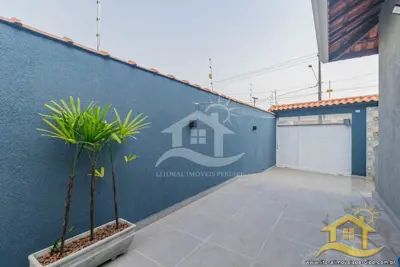 Casa - com Mezanino com 3 dormitórios (sendo 1 suite(s)) a 1,00 metros praia.