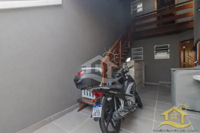 Casa - com Mezanino com 3 dormitórios (sendo 1 suite(s)) a 1,00 metros praia.