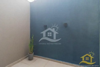 Casa - com Mezanino com 3 dormitórios (sendo 1 suite(s)) a 1,00 metros praia.