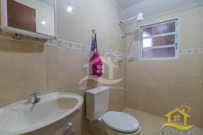 Casa - com Mezanino com 3 dormitórios (sendo 1 suite(s)) a 1,00 metros praia.